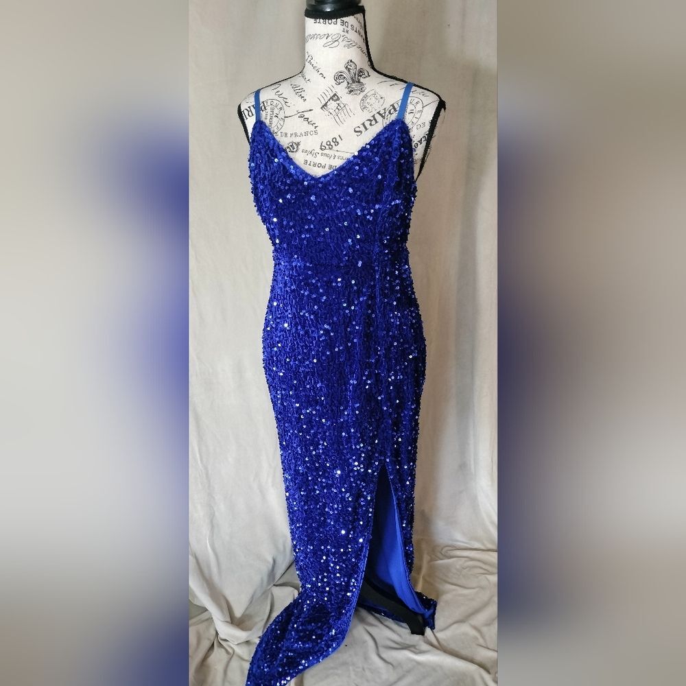 Stunning Royal Blue Fully Sequined Velvet Gown w/Side Slit. Size M